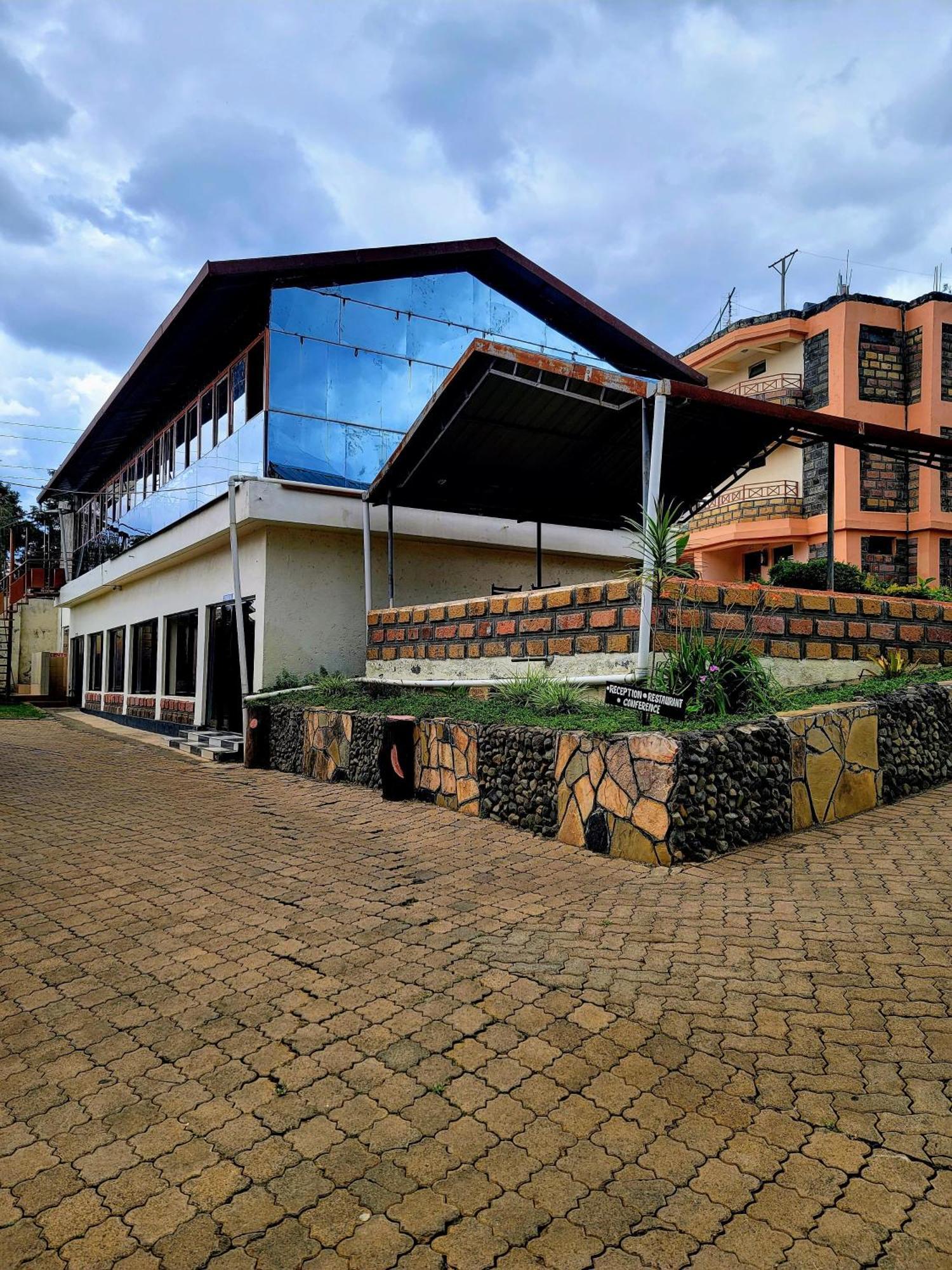 Apex Resort Nakuru Buitenkant foto