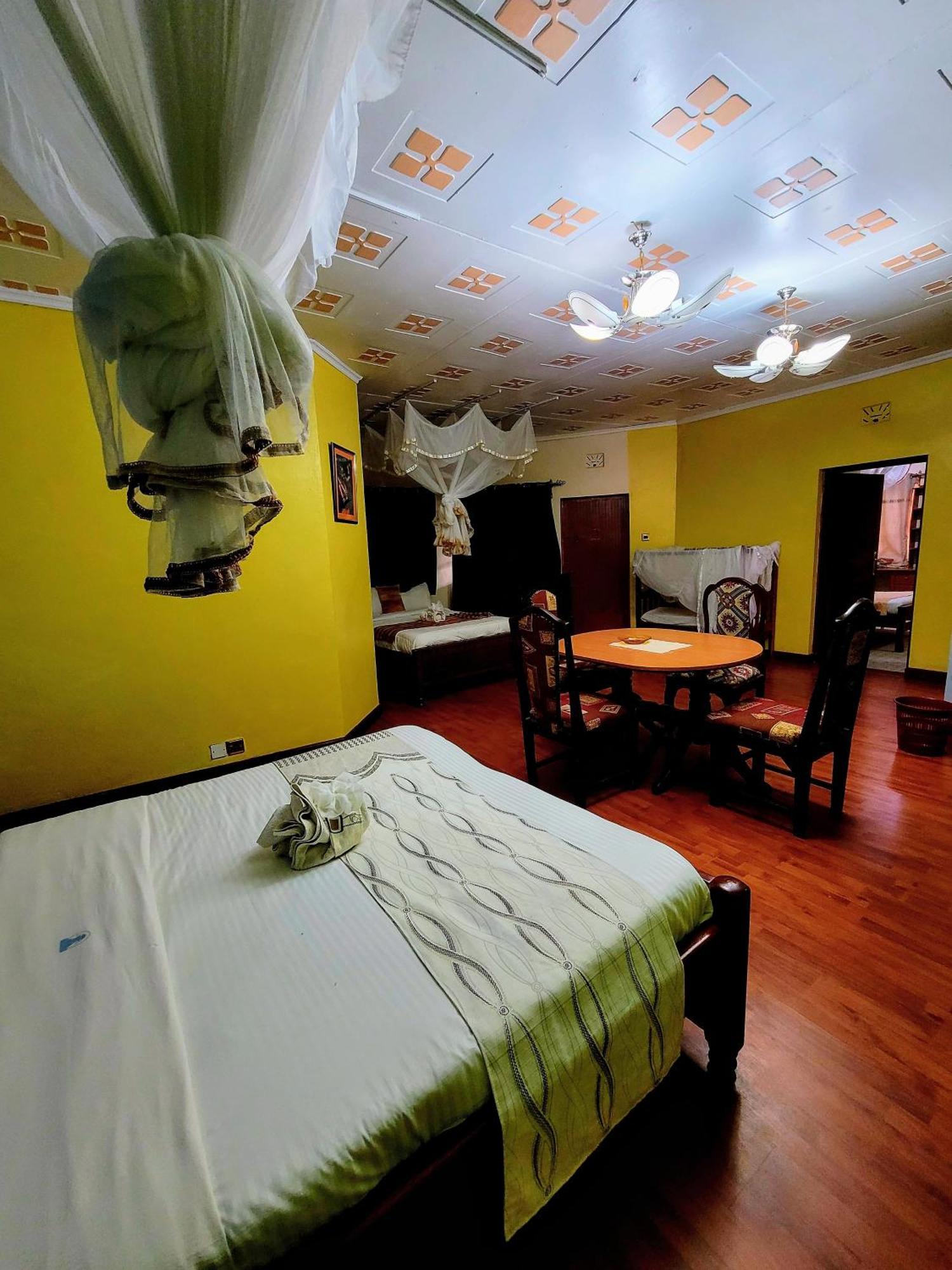 Apex Resort Nakuru Buitenkant foto