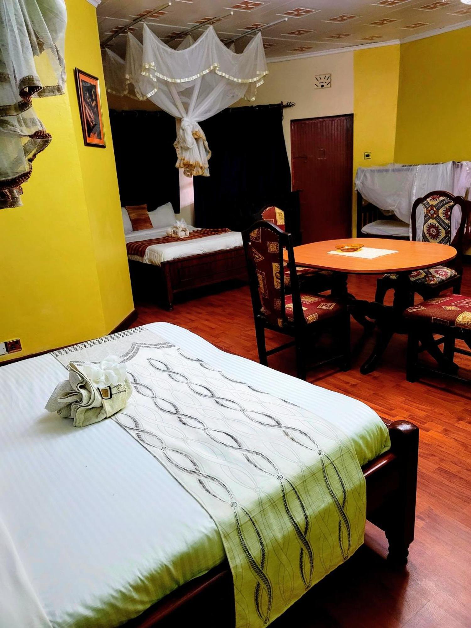 Apex Resort Nakuru Buitenkant foto