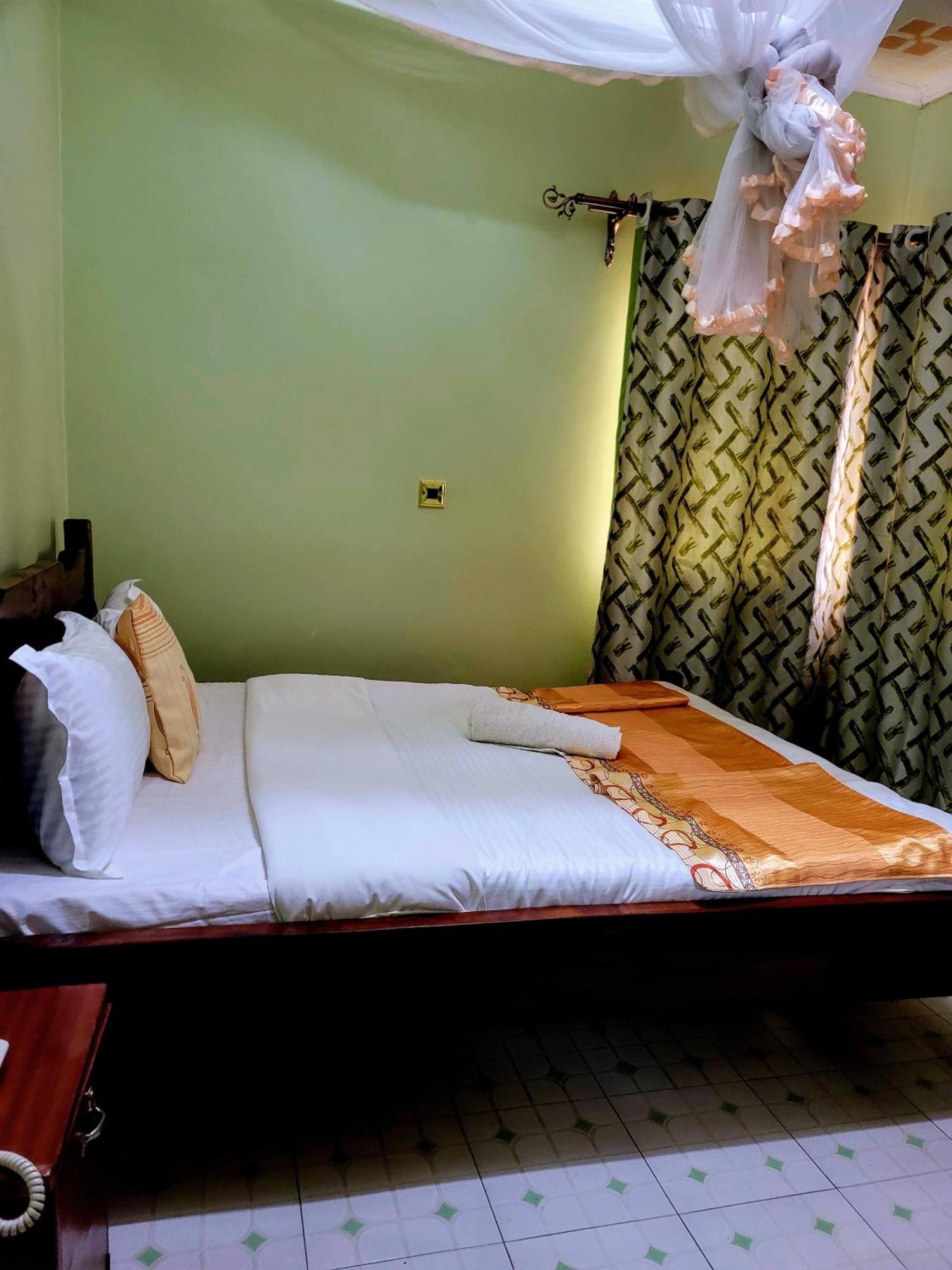 Apex Resort Nakuru Buitenkant foto
