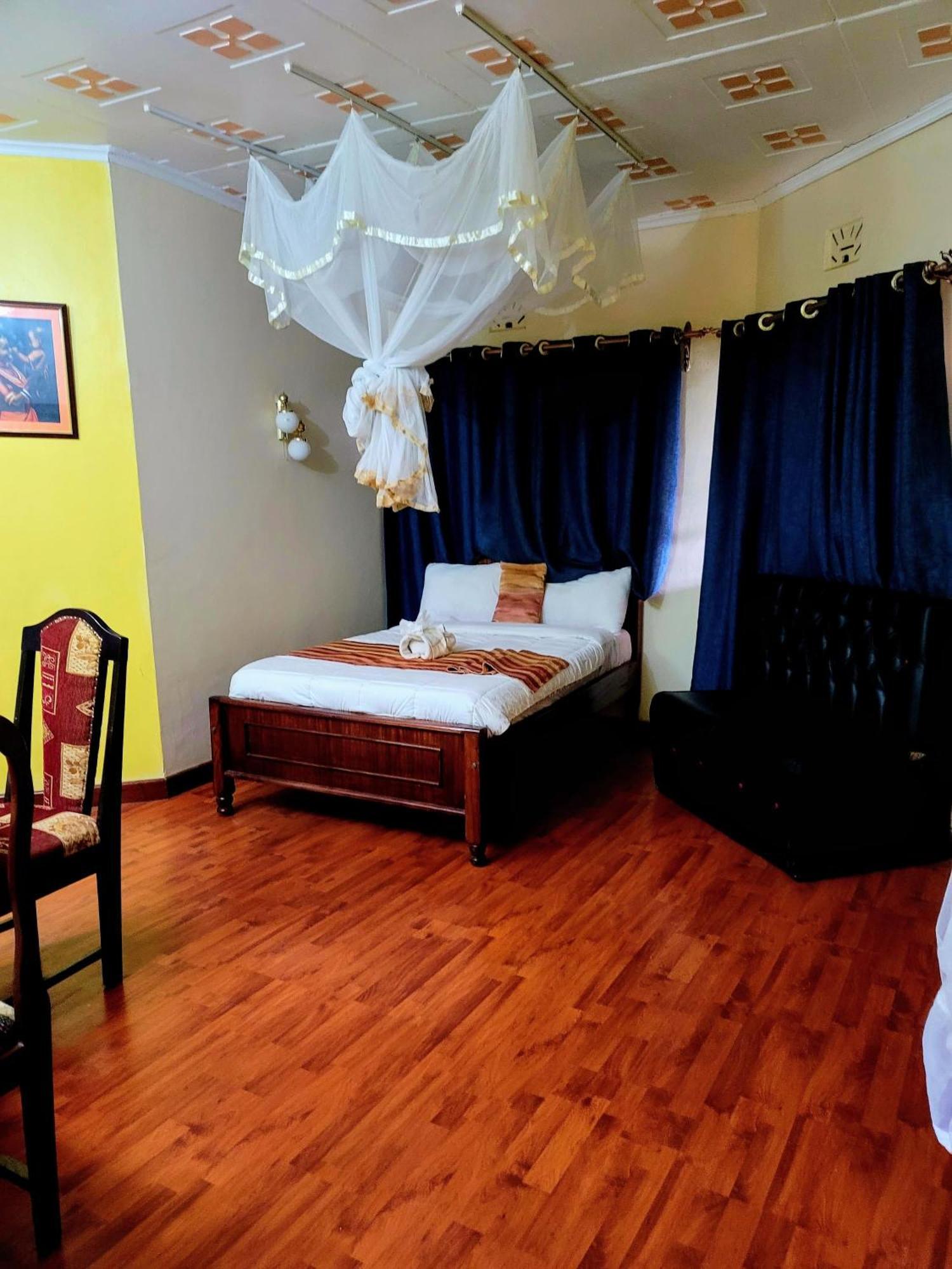 Apex Resort Nakuru Buitenkant foto
