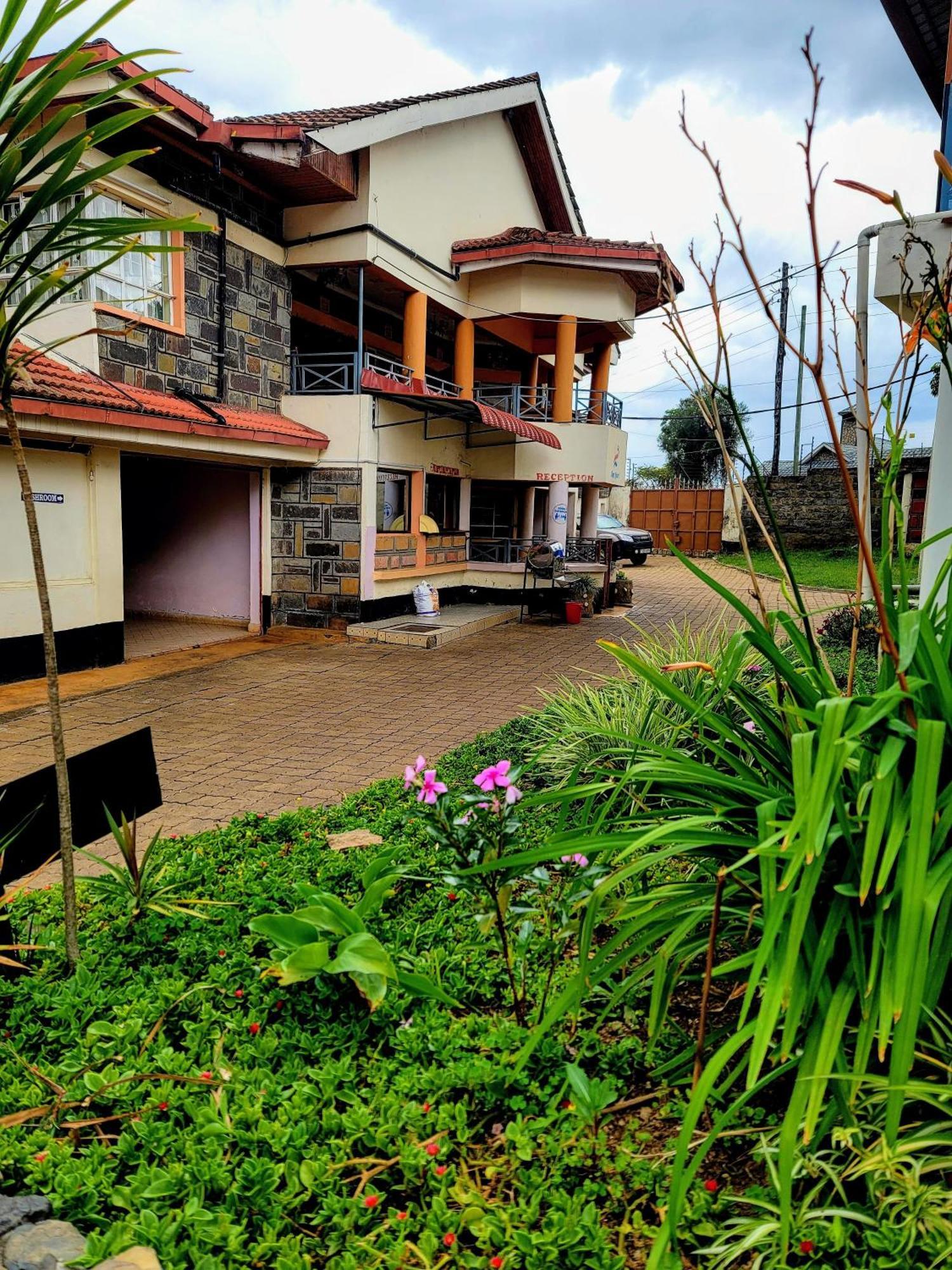 Apex Resort Nakuru Buitenkant foto