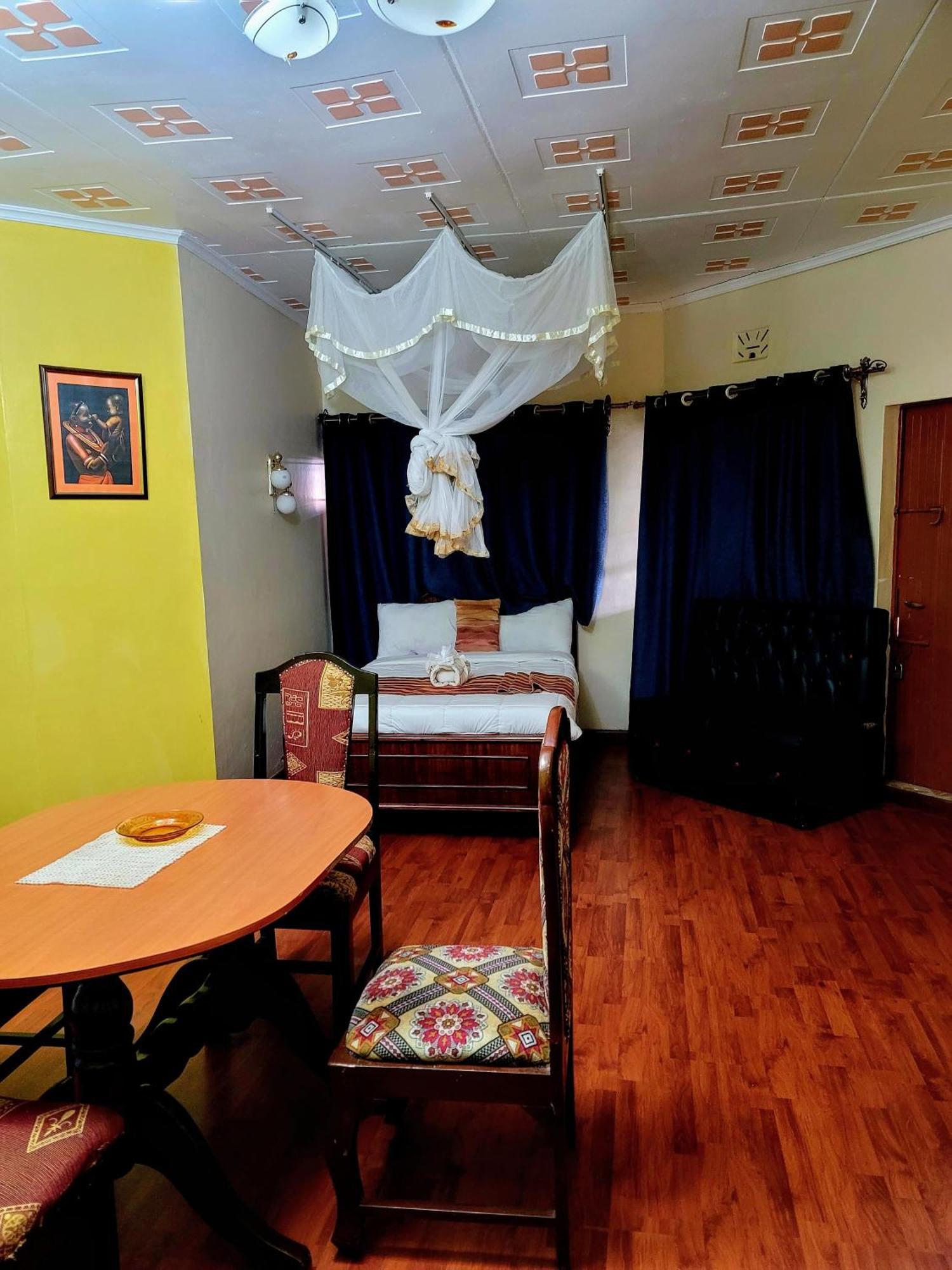 Apex Resort Nakuru Buitenkant foto