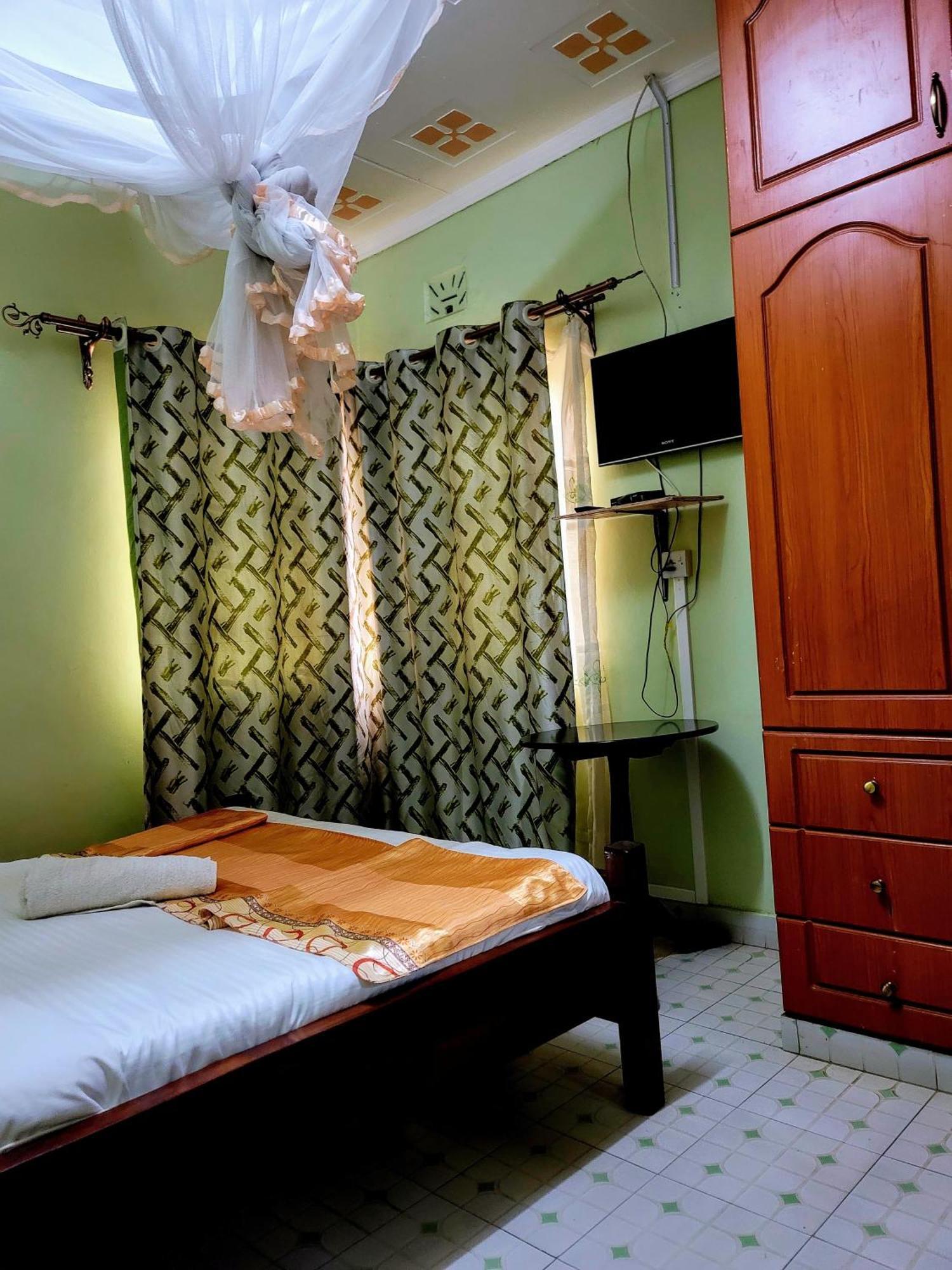 Apex Resort Nakuru Buitenkant foto